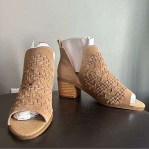 Band of Gypsies ‘Come Back’ Tan Woven Leather Peep-toe Heeled Bootie Style Shoes